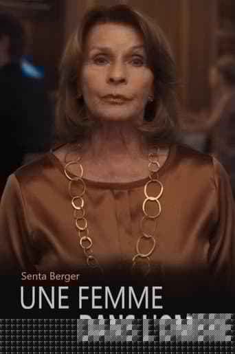 Une femme dans l’ombre