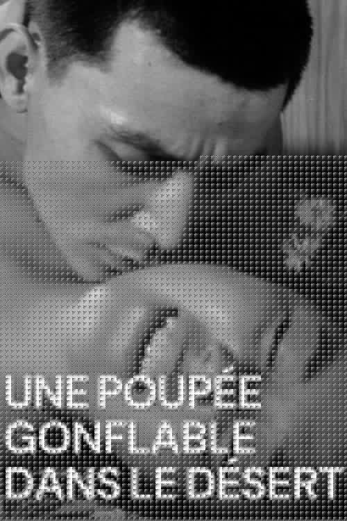 Une poupée gonflable dans le désert