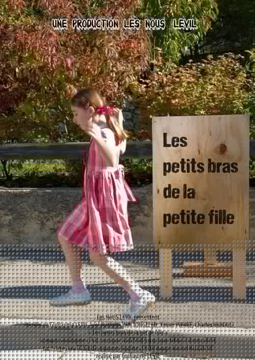 Les petits bras de la petite fille